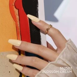 Blossom Cream - SS2502 - 10ml Gel Polish 10 Blossom Cream - SS2502 - 10ml Gel Polish -Bluesky Cosmetics SS2502 01